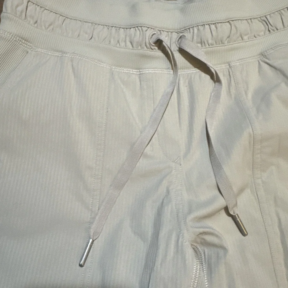 LULULEMON Dance Pant Studio Mid Rise Lined Crop  Size 2  25